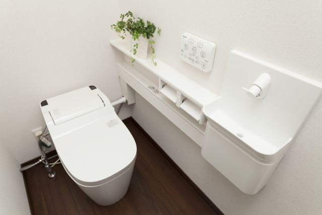 白で統一されたトイレ