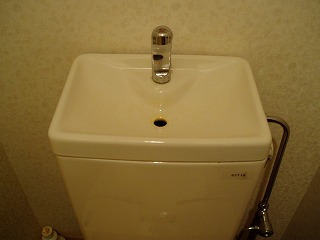 手洗器の付いていないタイプのトイレタンク