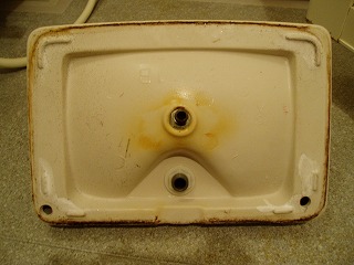 手洗管の裏面