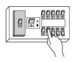 3.漏電遮断器のつまみを「入」にしたあと、配線用遮断器のつまみを１つずつ「入」にする