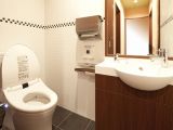 トイレの壁紙張り替えにかかる費用目安や、求められる機能は？