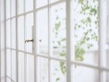 年末年始は見直すチャンス！窓の防犯対策に最適な格子ルーバー取り付けの費用や素材の特徴は？